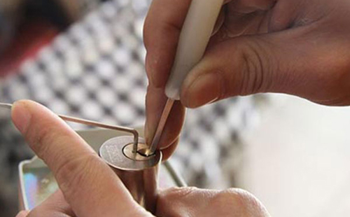 蘭州面包車鑰匙鎖車?yán)锪嗽趺崔k